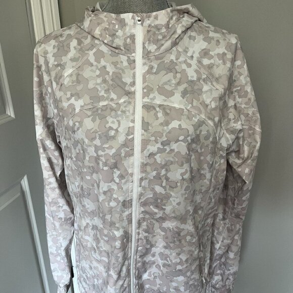Athleta Gray and White Camo Running Jacket Size M EUC - Picture 1 of 2